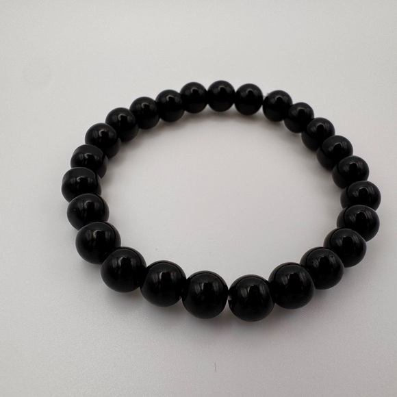 Elegant Black Beaded Bracelet - Picture 2 of 4